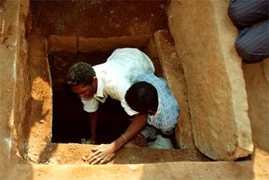 Villagers in Itoasy, Madagascar, remove a coffin from its crypt..jpg (15835 bytes)